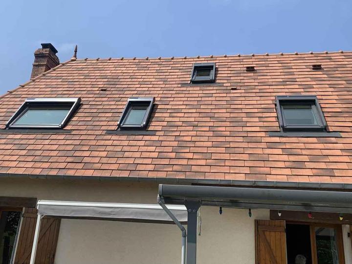 Réduisez votre consommation d’énergie et optimisez la luminosité naturelle dans vos combles grâce à la fenêtre de toit.